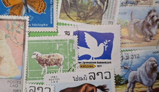 Зачем сейчас люди собирают марки если они ничего не стоят?
